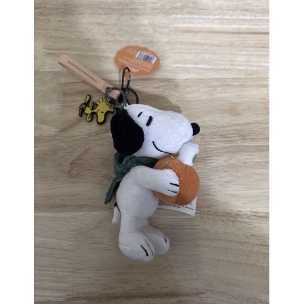 Peanuts x Starbucks Snoopy Bag Charm Keychain Limited Edition In Hand